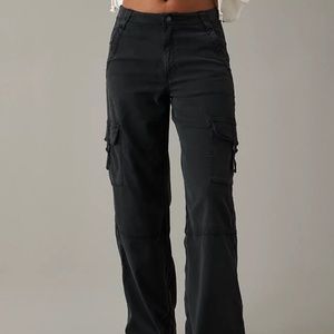 AE Dreamy Drape Stretch Cargo Baggy Wide-Leg Pant in Black size 8R